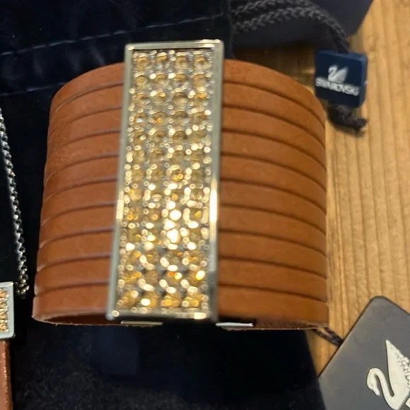 Swarovski Leather and Crystal Matching Necklace and Bracelet - Picture 2 of 11